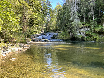 Pêcher à la mouche sur le Doubs